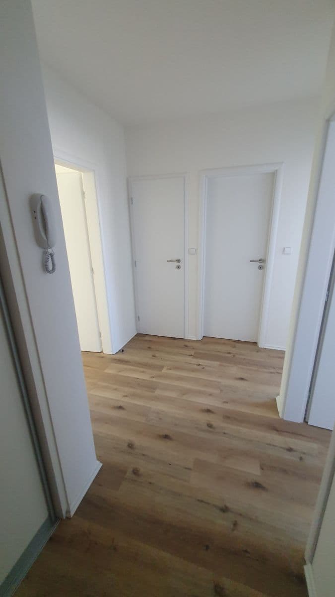 Prenájom bytu 3-izbový 57 m², Novodvorská, Praha, Praha Prenájom bytu 3-izbový 57 m², Novodvorská, Praha, Praha