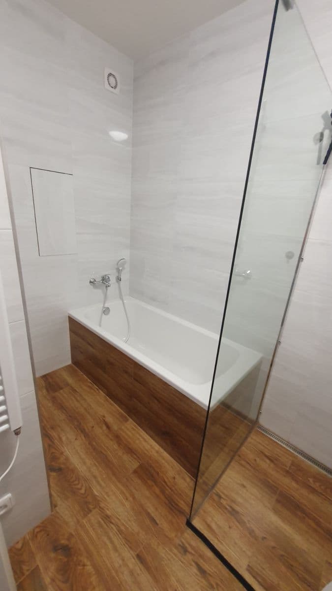 Prenájom bytu 3-izbový 57 m², Novodvorská, Praha, Praha Prenájom bytu 3-izbový 57 m², Novodvorská, Praha, Praha