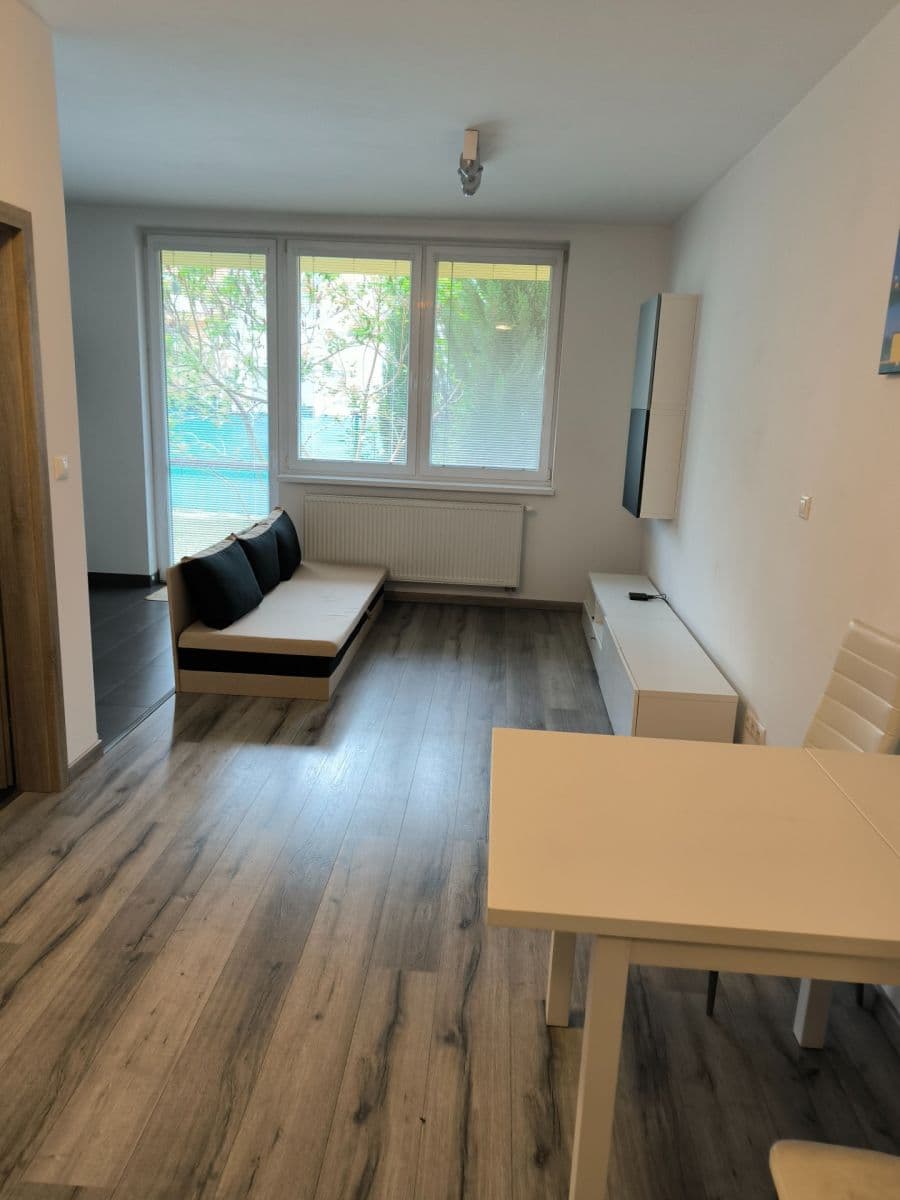 Prenájom bytu Garsoniéra 32 m², Rastislavova, Slovenský Grob, Bratislavský kraj Prenájom bytu Garsoniéra 32 m², Rastislavova, Slovenský Grob, Bratislavský kraj