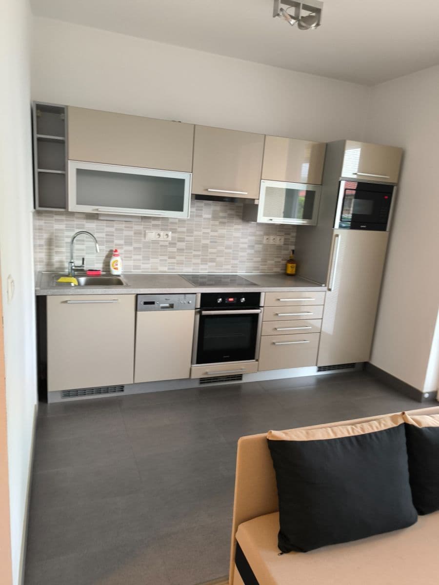 Prenájom bytu Garsoniéra 32 m², Rastislavova, Slovenský Grob, Bratislavský kraj Prenájom bytu Garsoniéra 32 m², Rastislavova, Slovenský Grob, Bratislavský kraj