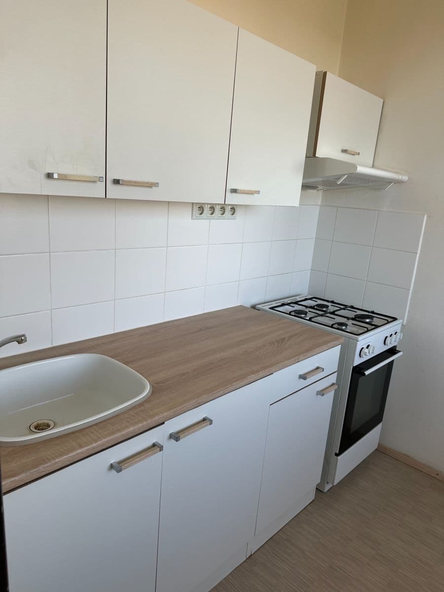 Prenájom bytu 1-izbový 38 m², Třeboradická, Praha, Praha Prenájom bytu 1-izbový 38 m², Třeboradická, Praha, Praha