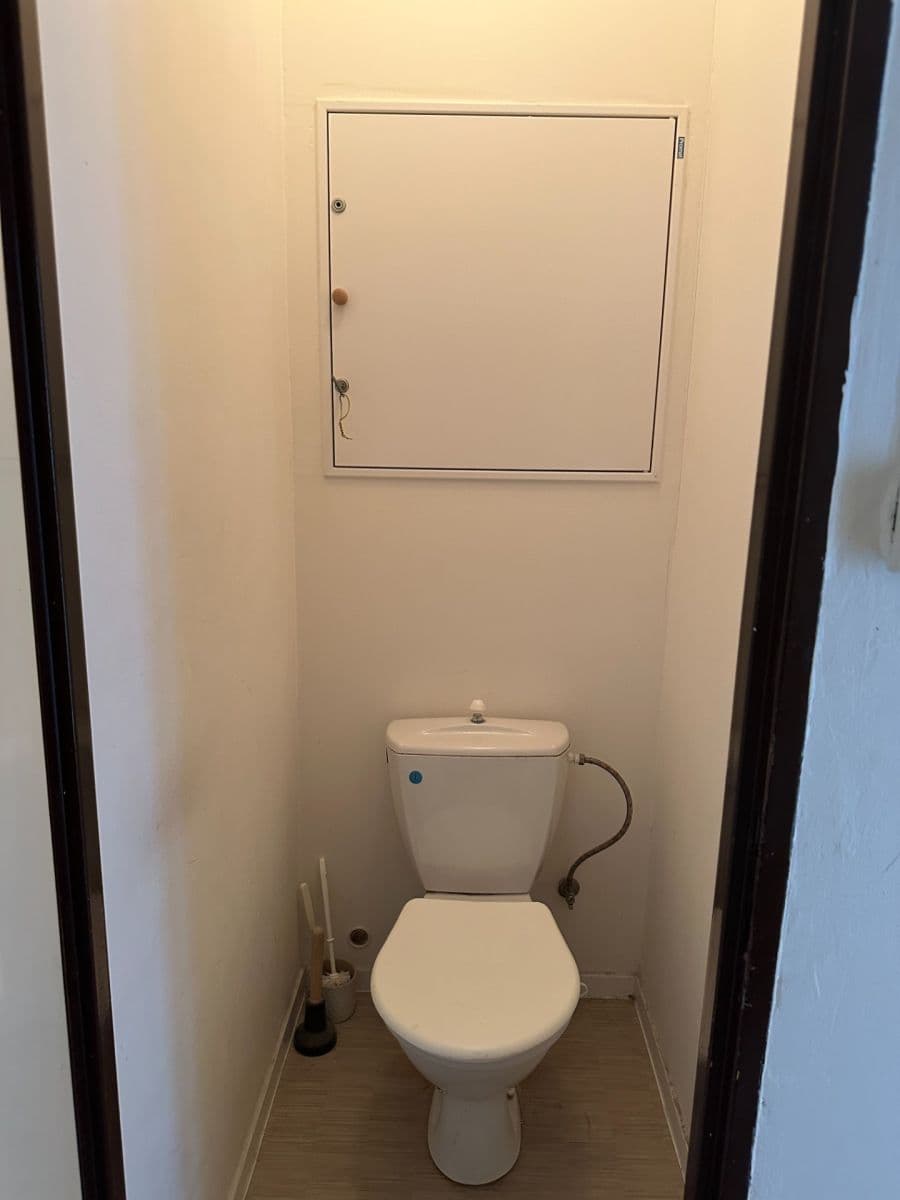 Prenájom bytu 1-izbový 38 m², Třeboradická, Praha, Praha Prenájom bytu 1-izbový 38 m², Třeboradická, Praha, Praha