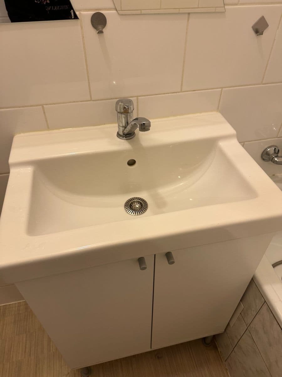 Prenájom bytu 1-izbový 38 m², Třeboradická, Praha, Praha Prenájom bytu 1-izbový 38 m², Třeboradická, Praha, Praha