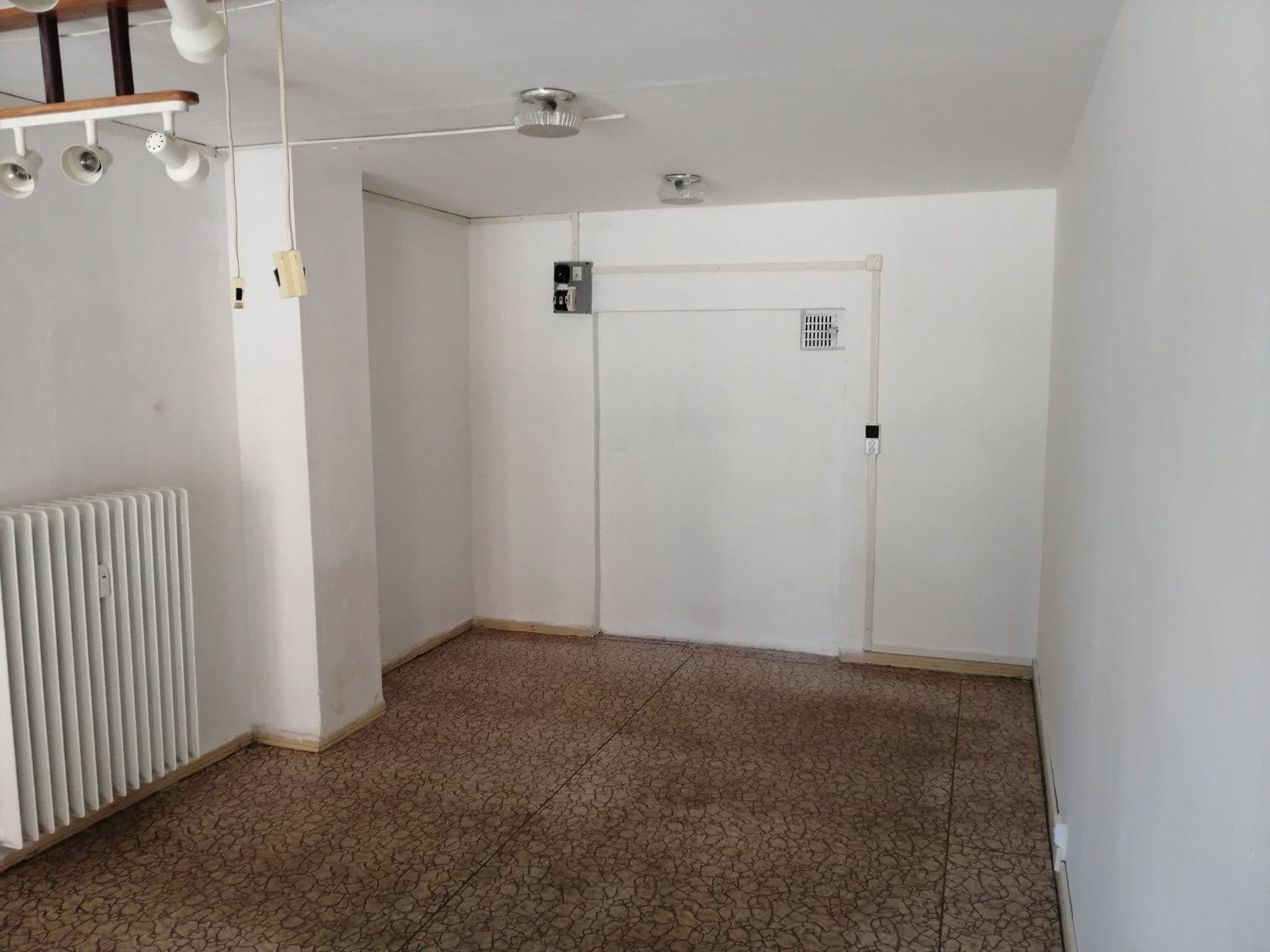 Prenájom nebytového priestoru 20 m², Masarykova třída, Orlová, Moravskoslezský kraj Prenájom nebytového priestoru 20 m², Masarykova třída, Orlová, Moravskoslezský kraj