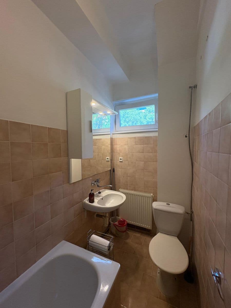 Prenájom bytu 40 m², Humpolecká, Praha, Praha Prenájom bytu 40 m², Humpolecká, Praha, Praha