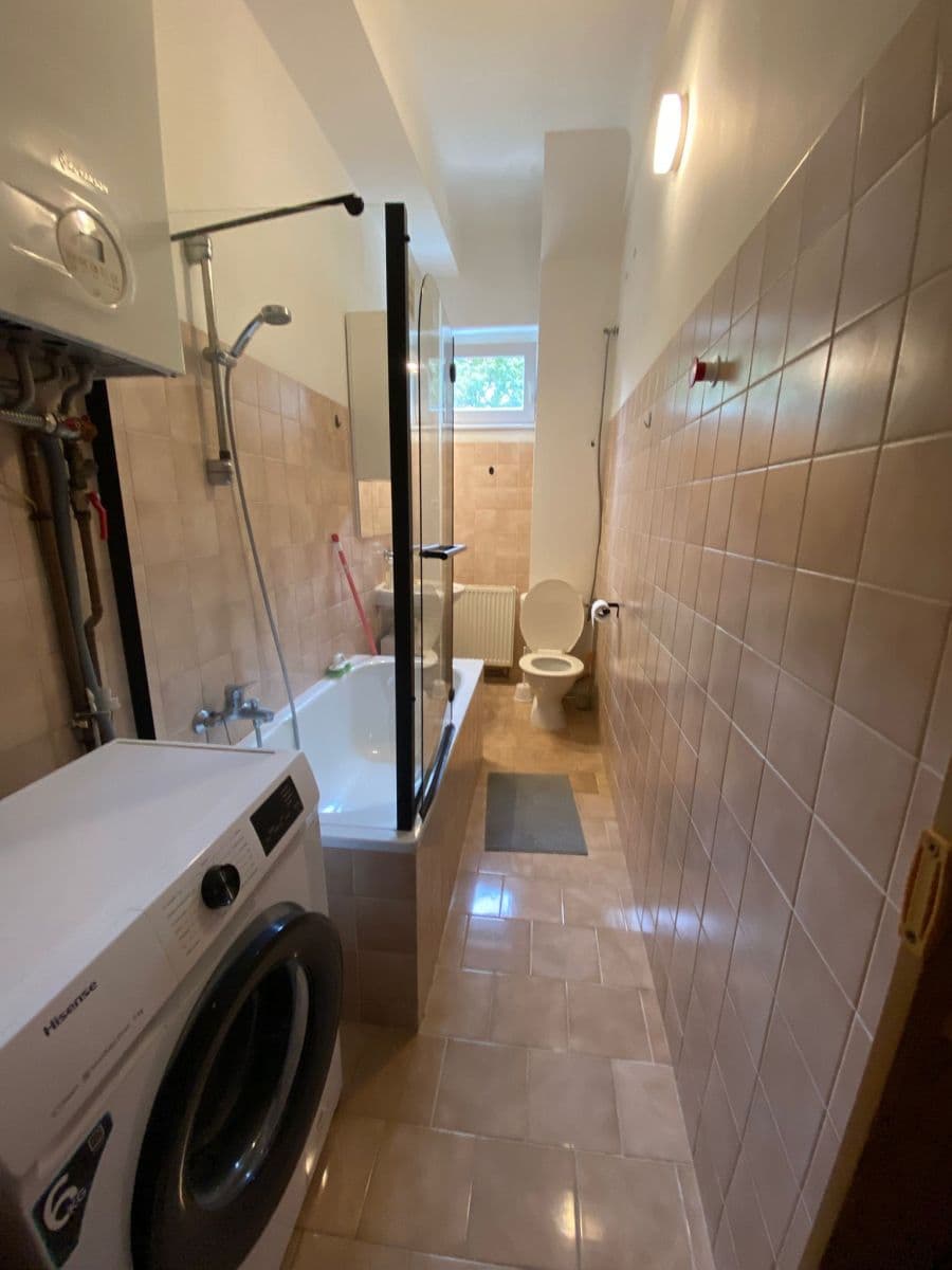 Prenájom bytu 40 m², Humpolecká, Praha, Praha Prenájom bytu 40 m², Humpolecká, Praha, Praha