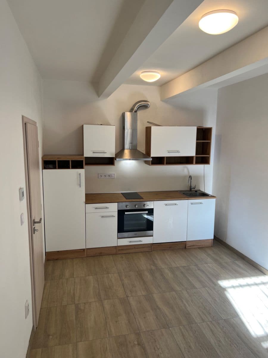 Prenájom bytu 1-izbový 24 m², Světická, Praha, Praha Prenájom bytu 1-izbový 24 m², Světická, Praha, Praha