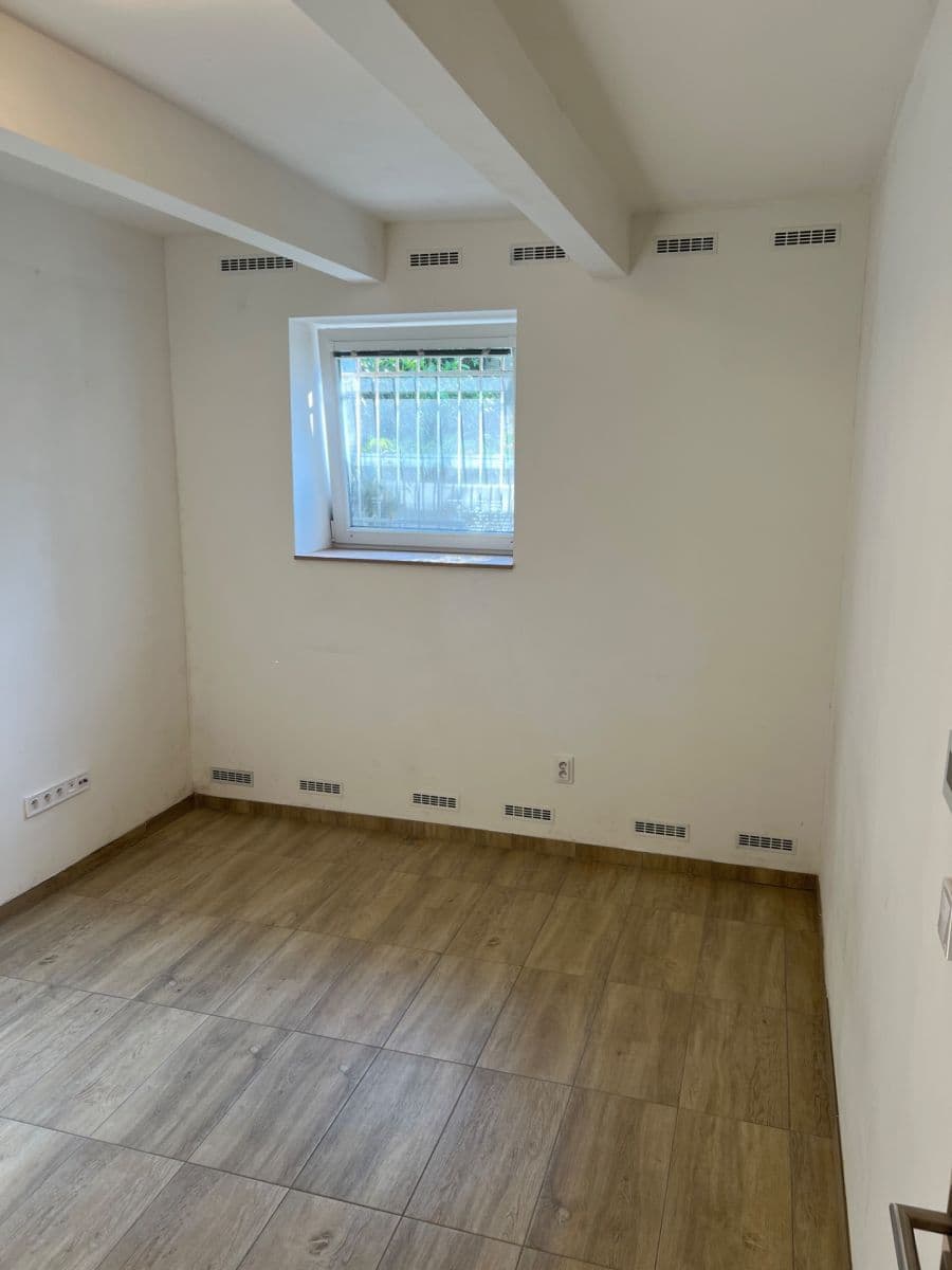 Prenájom bytu 1-izbový 24 m², Světická, Praha, Praha Prenájom bytu 1-izbový 24 m², Světická, Praha, Praha