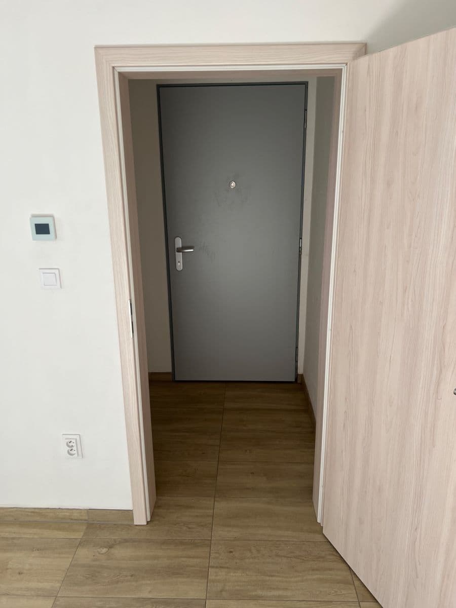Prenájom bytu 1-izbový 24 m², Světická, Praha, Praha Prenájom bytu 1-izbový 24 m², Světická, Praha, Praha