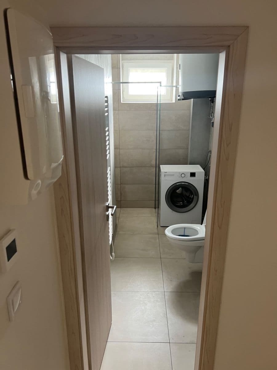 Prenájom bytu 1-izbový 24 m², Světická, Praha, Praha Prenájom bytu 1-izbový 24 m², Světická, Praha, Praha