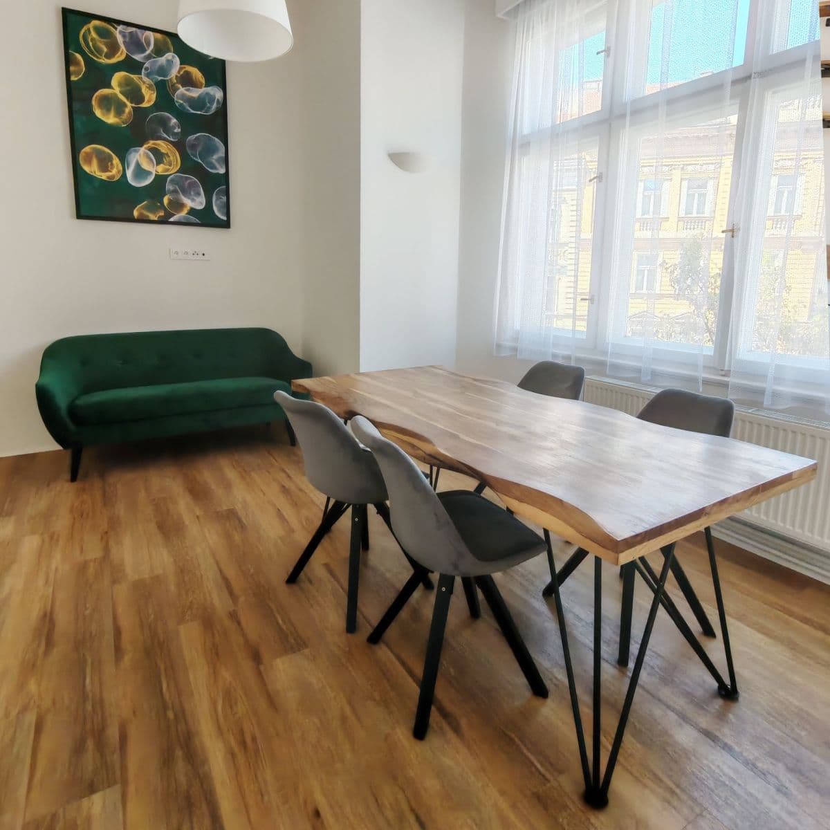 Prenájom bytu 4-izbový 112 m², Pštrossova, Praha, Praha Prenájom bytu 4-izbový 112 m², Pštrossova, Praha, Praha