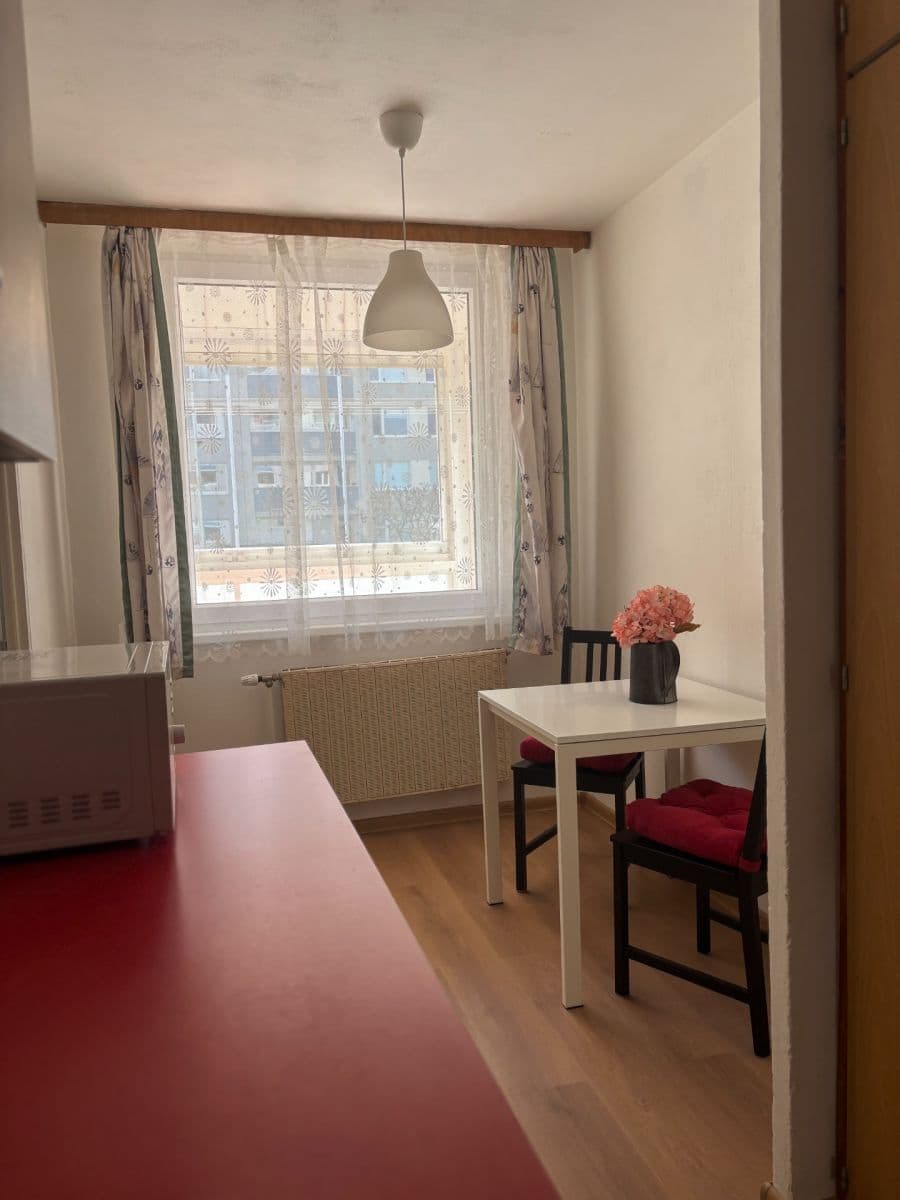 Prenájom bytu 3-izbový 71 m², Přecechtělova, Praha, Praha Prenájom bytu 3-izbový 71 m², Přecechtělova, Praha, Praha