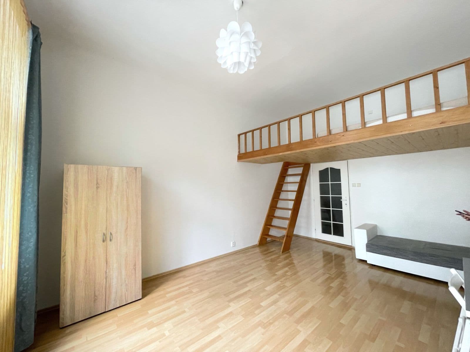 Prenájom bytu 1-izbový 44 m², Husitská, Praha, Praha Prenájom bytu 1-izbový 44 m², Husitská, Praha, Praha