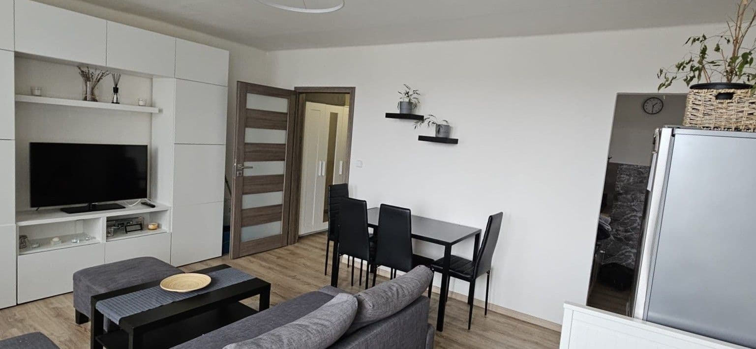 Prenájom bytu 1-izbový 33 m², Třída Míru, Beroun, Středočeský kraj Prenájom bytu 1-izbový 33 m², Třída Míru, Beroun, Středočeský kraj