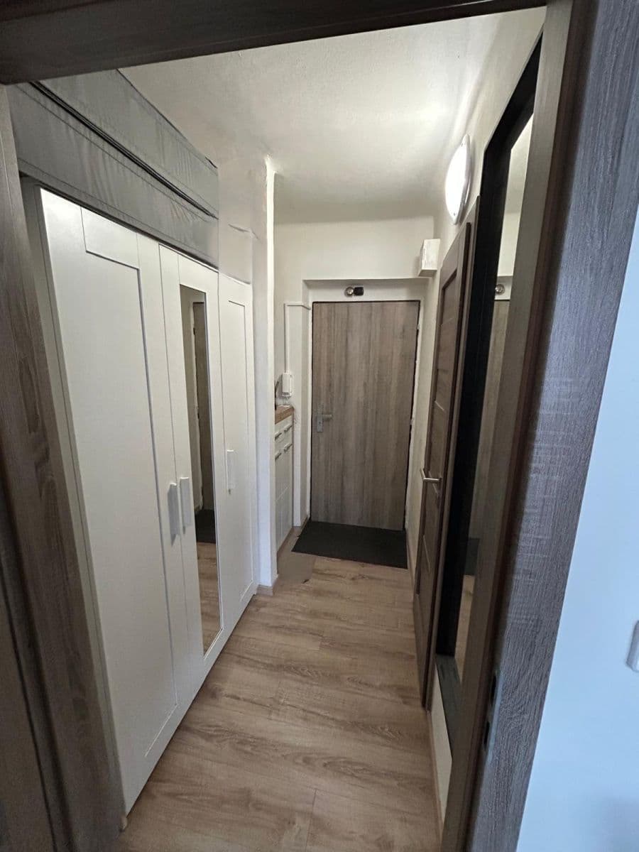 Prenájom bytu 1-izbový 33 m², Třída Míru, Beroun, Středočeský kraj Prenájom bytu 1-izbový 33 m², Třída Míru, Beroun, Středočeský kraj