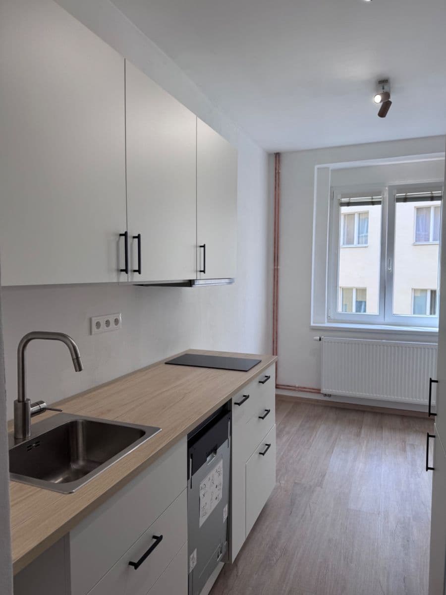 Prenájom bytu 1-izbový 35 m², Terronská, Praha, Praha Prenájom bytu 1-izbový 35 m², Terronská, Praha, Praha