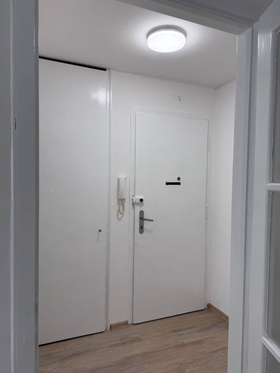 Prenájom bytu 1-izbový 35 m², Terronská, Praha, Praha Prenájom bytu 1-izbový 35 m², Terronská, Praha, Praha