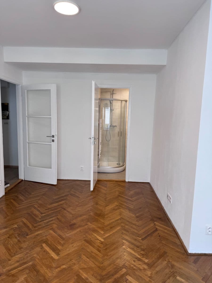 Prenájom bytu 1-izbový 35 m², Terronská, Praha, Praha Prenájom bytu 1-izbový 35 m², Terronská, Praha, Praha