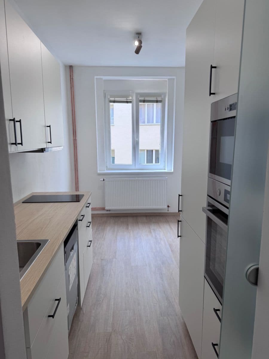 Prenájom bytu 1-izbový 35 m², Terronská, Praha, Praha Prenájom bytu 1-izbový 35 m², Terronská, Praha, Praha