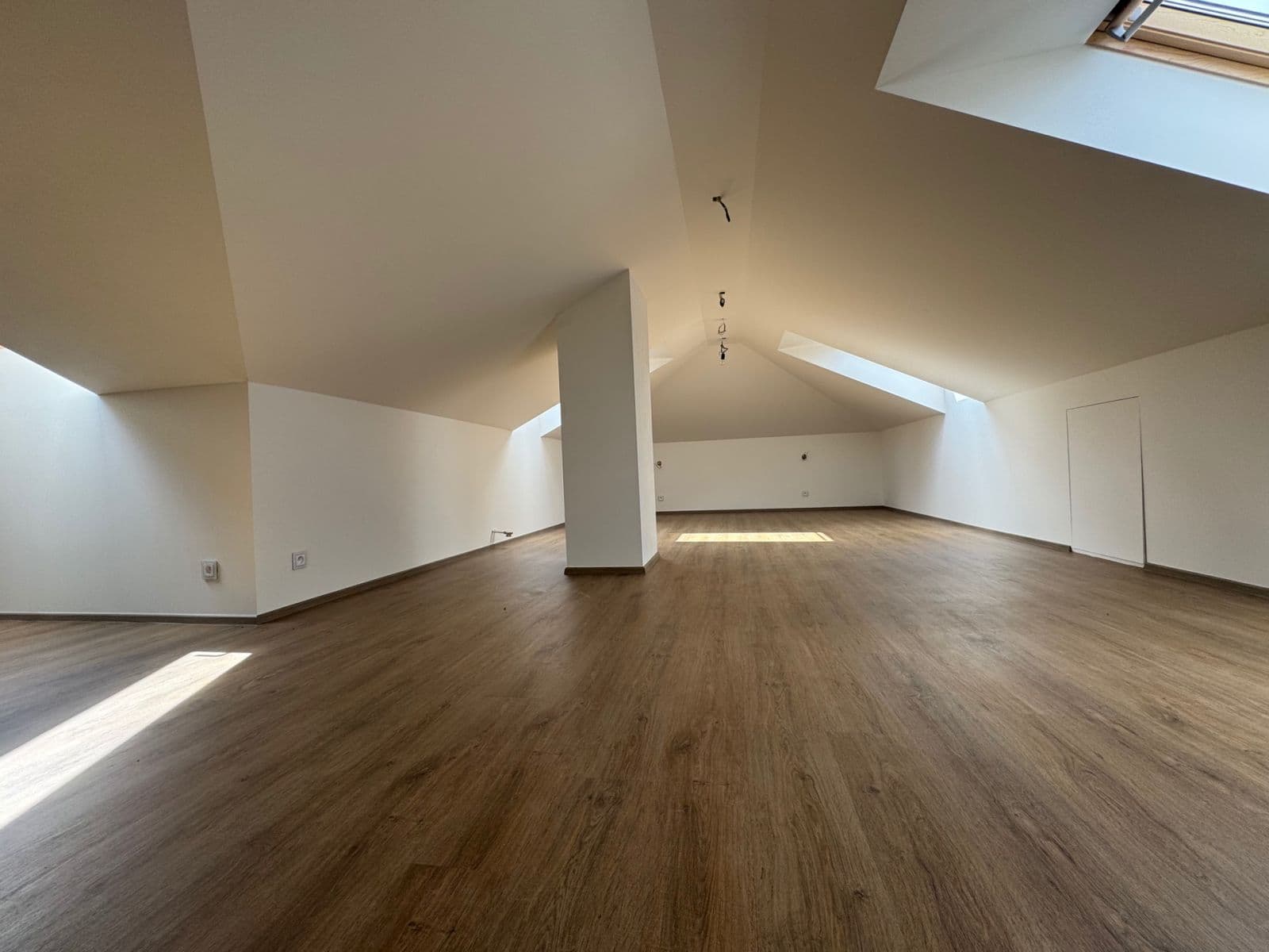 Prenájom domu 296 m², pozemek 1.662 m², Kunice, Středočeský kraj Prenájom domu 296 m², pozemek 1.662 m², Kunice, Středočeský kraj