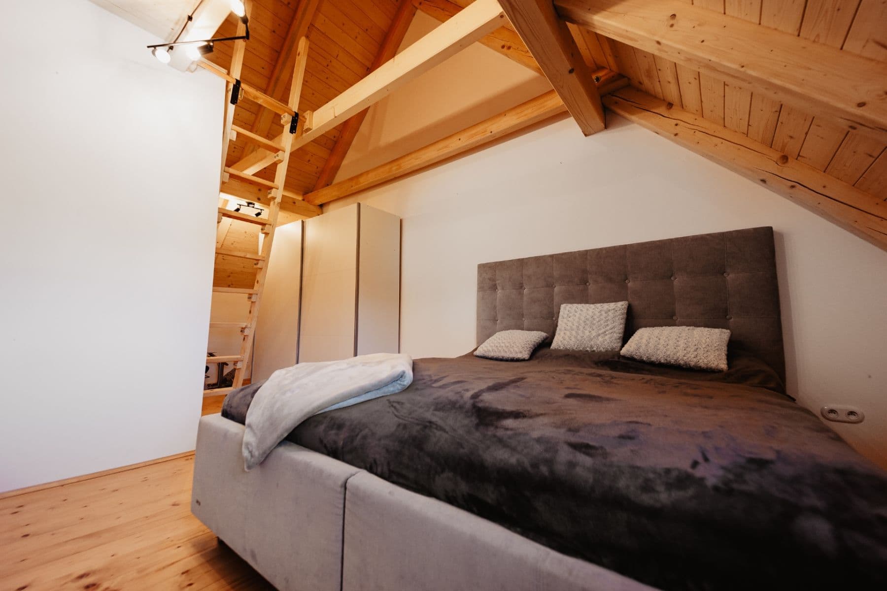 Predaj domu 425 m², pozemek 1.451 m², Lužany, Královéhradecký kraj Predaj domu 425 m², pozemek 1.451 m², Lužany, Královéhradecký kraj