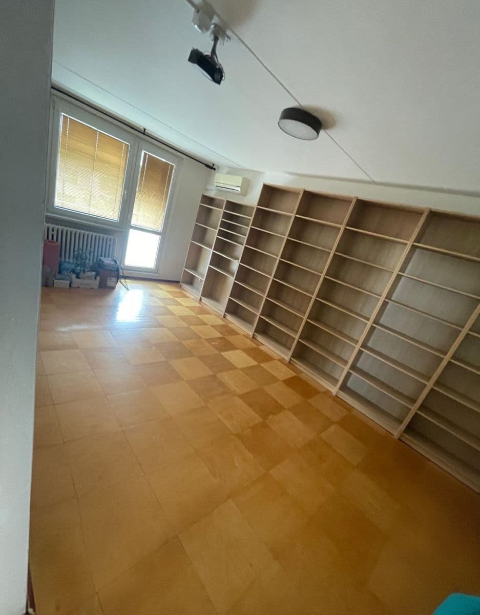 Prenájom bytu 3-izbový 71 m², Lazecká, Olomouc, Olomoucký kraj Prenájom bytu 3-izbový 71 m², Lazecká, Olomouc, Olomoucký kraj