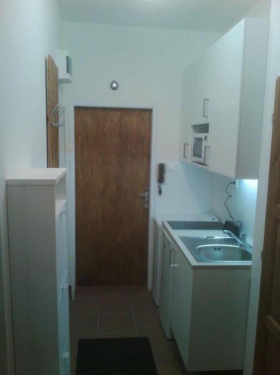 Prenájom bytu 1-izbový 27 m², Horná, Rača, Bratislavský kraj Prenájom bytu 1-izbový 27 m², Horná, Rača, Bratislavský kraj