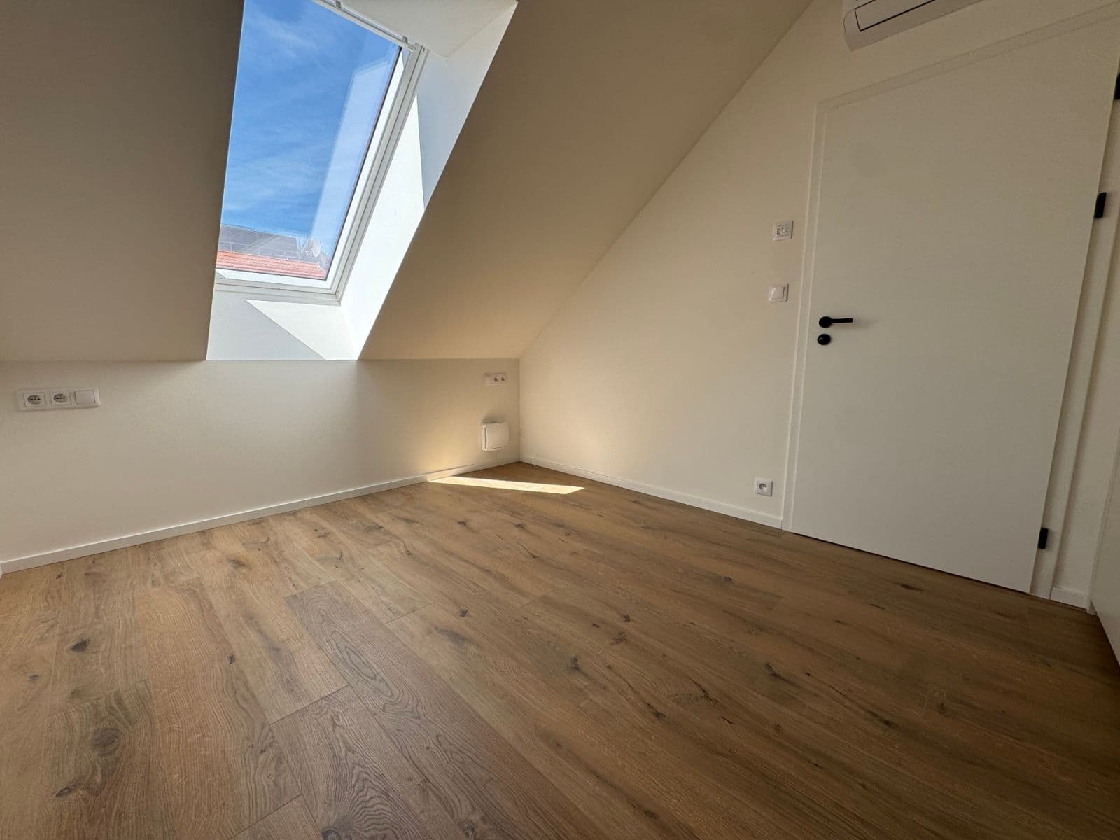 Prenájom bytu 2-izbový 45 m², Chvalova, Praha, Praha Prenájom bytu 2-izbový 45 m², Chvalova, Praha, Praha