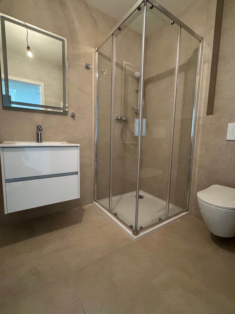 Prenájom bytu 2-izbový 45 m², Chvalova, Praha, Praha Prenájom bytu 2-izbový 45 m², Chvalova, Praha, Praha