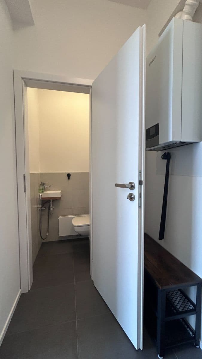 Prenájom bytu 2-izbový 53 m², Viklefova, Praha, Praha Prenájom bytu 2-izbový 53 m², Viklefova, Praha, Praha