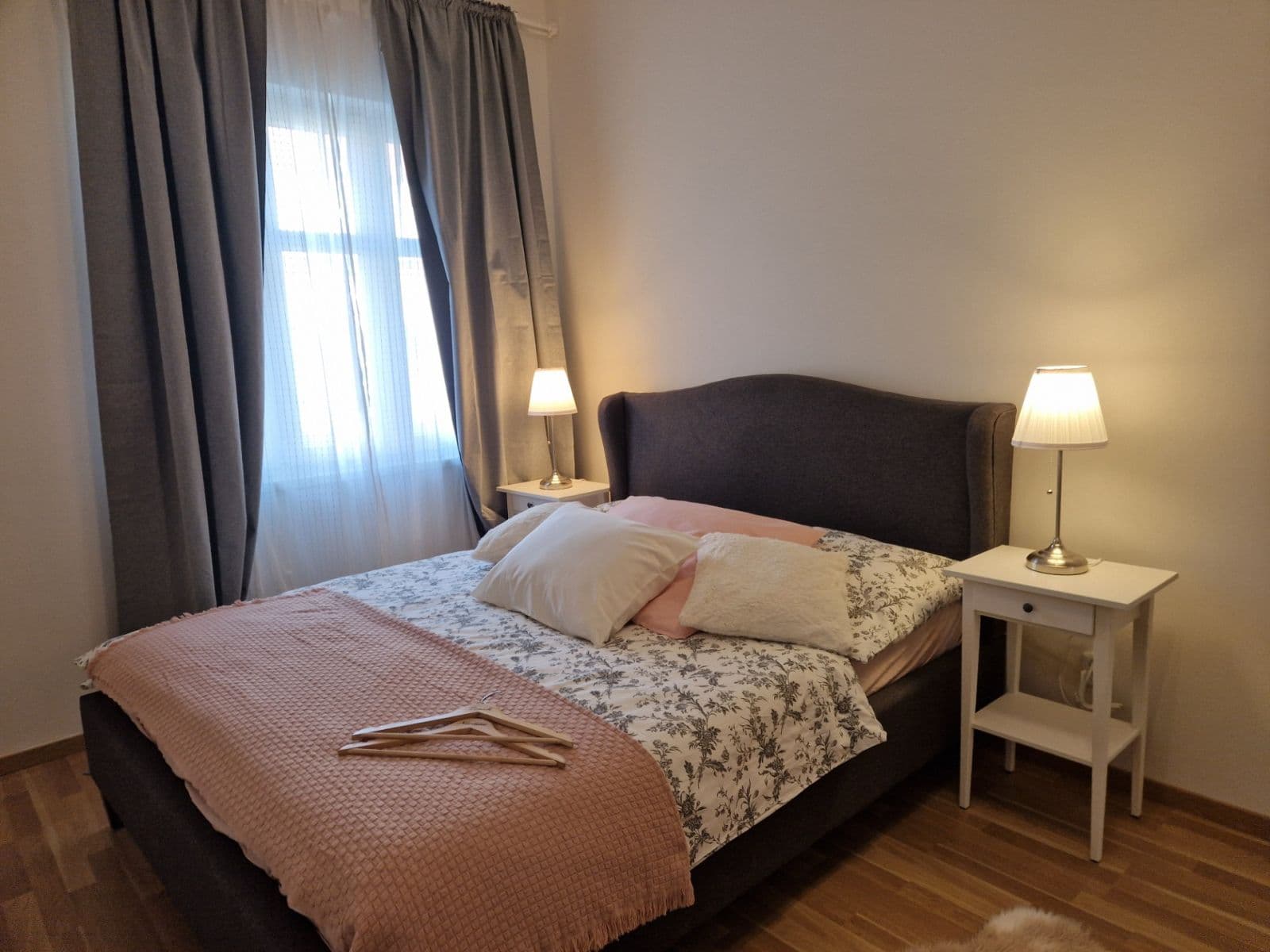 Prenájom bytu 1-izbový 31 m², Husovo náměstí, Hostivice, Středočeský kraj Prenájom bytu 1-izbový 31 m², Husovo náměstí, Hostivice, Středočeský kraj
