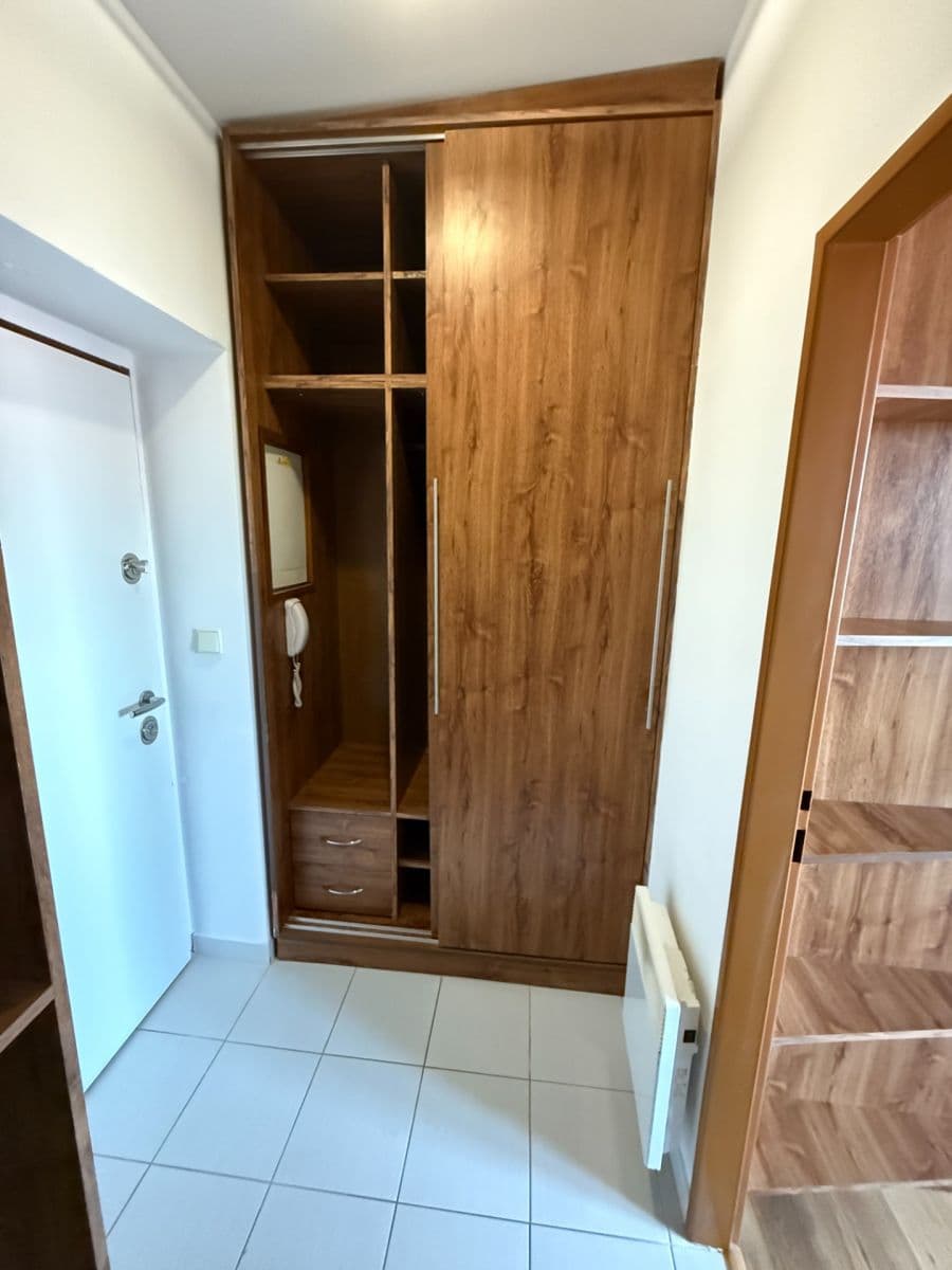 Prenájom bytu 1-izbový 30 m², Novovysočanská, Praha, Praha Prenájom bytu 1-izbový 30 m², Novovysočanská, Praha, Praha
