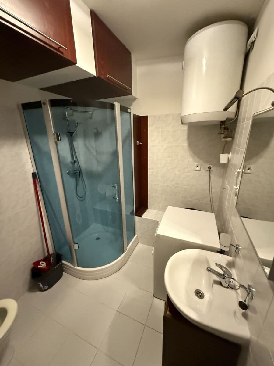 Prenájom bytu 1-izbový 30 m², Novovysočanská, Praha, Praha Prenájom bytu 1-izbový 30 m², Novovysočanská, Praha, Praha