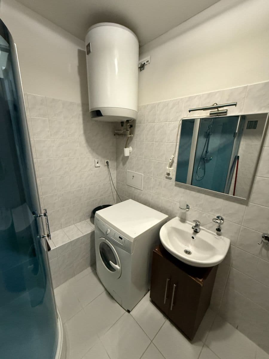 Prenájom bytu 1-izbový 30 m², Novovysočanská, Praha, Praha Prenájom bytu 1-izbový 30 m², Novovysočanská, Praha, Praha