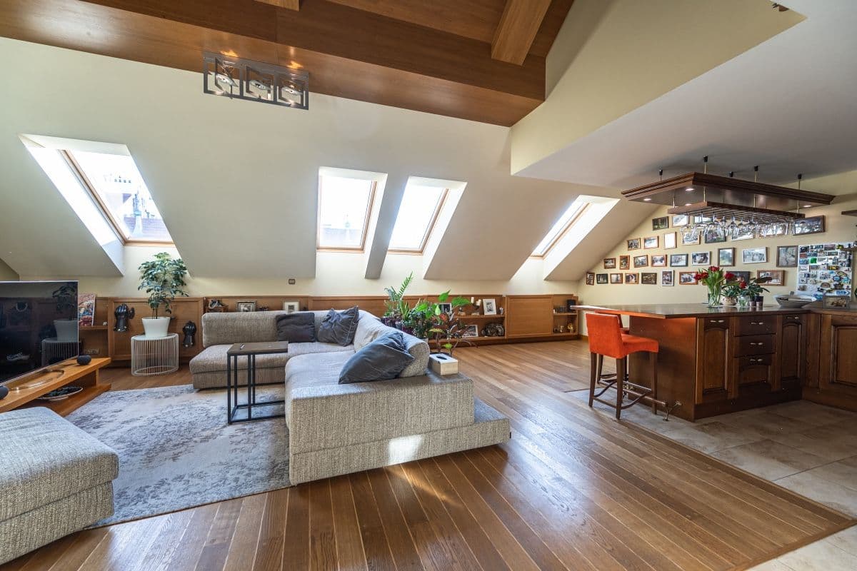 Predaj bytu 3-izbový 158 m², Korunní, Praha, Praha Predaj bytu 3-izbový 158 m², Korunní, Praha, Praha