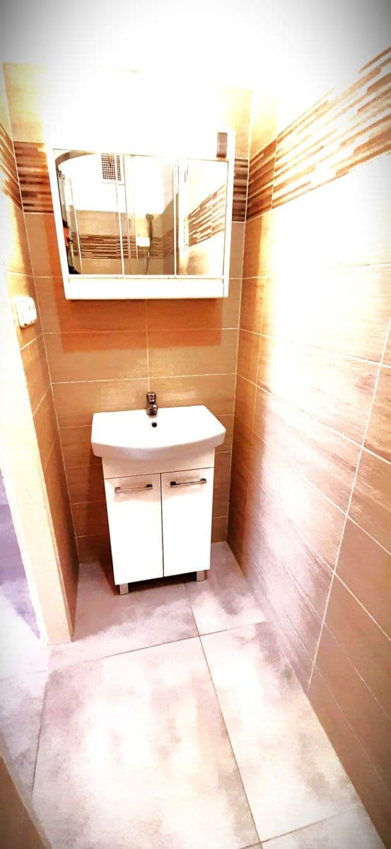 Prenájom bytu 2-izbový 48 m², náměstí Dr. Václava Holého, Praha, Praha Prenájom bytu 2-izbový 48 m², náměstí Dr. Václava Holého, Praha, Praha