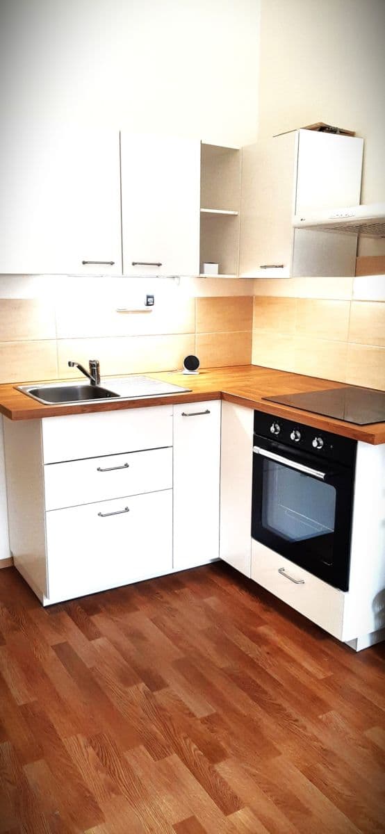 Prenájom bytu 2-izbový 48 m², náměstí Dr. Václava Holého, Praha, Praha Prenájom bytu 2-izbový 48 m², náměstí Dr. Václava Holého, Praha, Praha