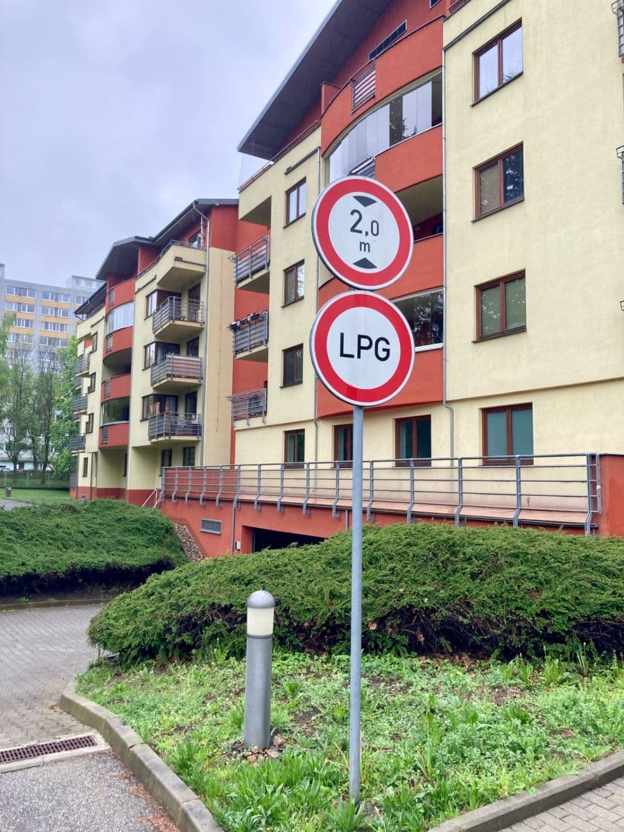Prenájom garáže 21 m², Ústavní, Praha, Praha Prenájom garáže 21 m², Ústavní, Praha, Praha
