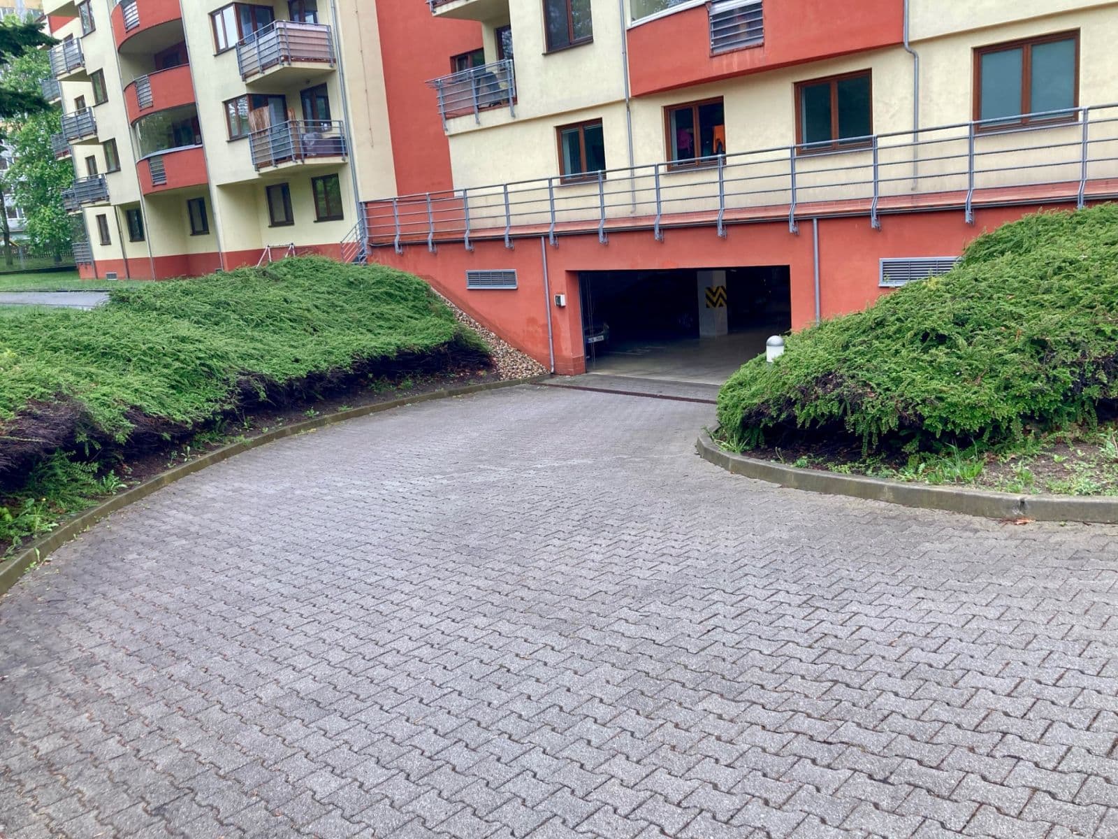 Prenájom garáže 21 m², Ústavní, Praha, Praha Prenájom garáže 21 m², Ústavní, Praha, Praha