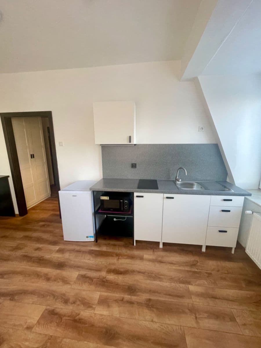 Prenájom bytu 1-izbový 22 m², Suchdolské náměstí, Praha, Praha Prenájom bytu 1-izbový 22 m², Suchdolské náměstí, Praha, Praha
