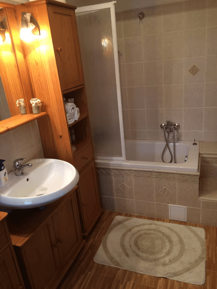 Prenájom bytu 2-izbový 82 m², K Holyni, Praha, Praha Prenájom bytu 2-izbový 82 m², K Holyni, Praha, Praha