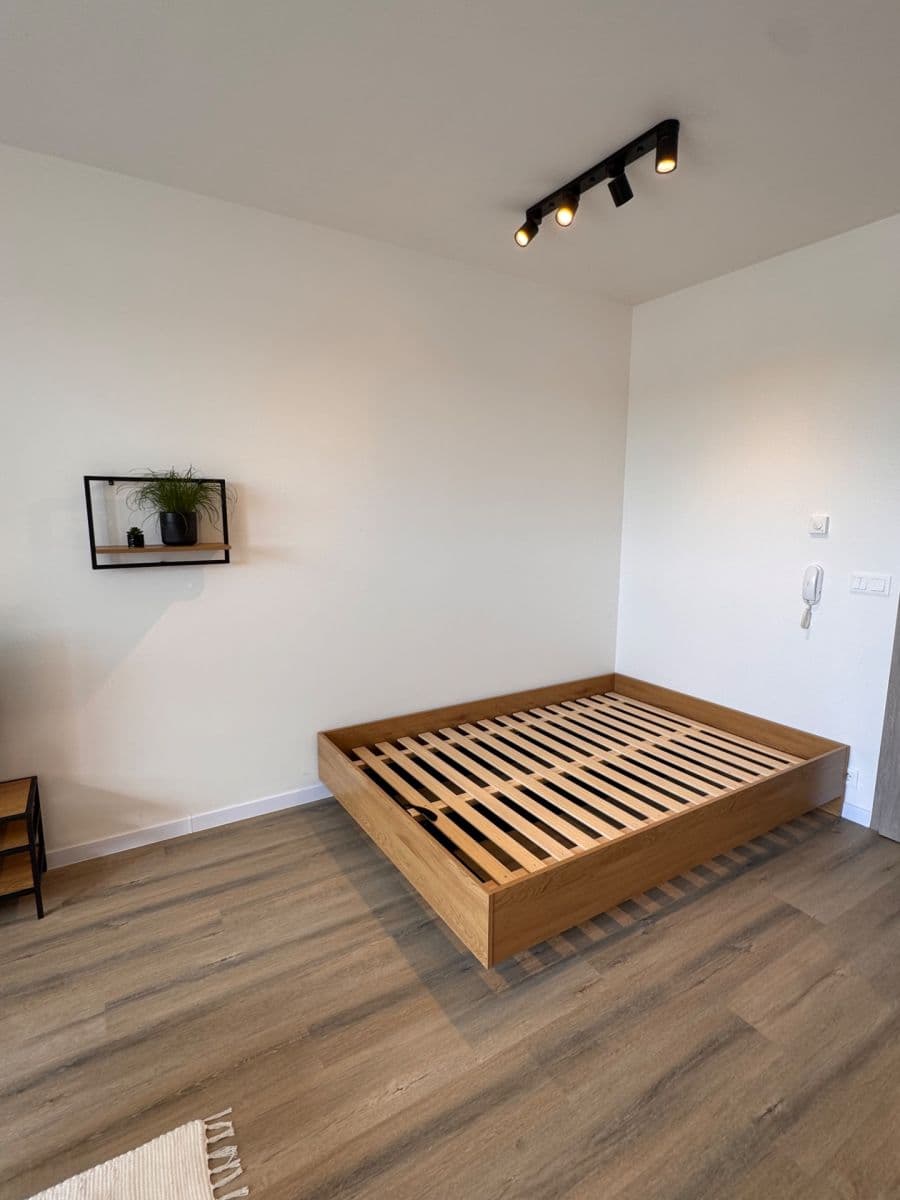 Prenájom bytu 1-izbový 39 m², Hrabovská, Praha, Praha Prenájom bytu 1-izbový 39 m², Hrabovská, Praha, Praha