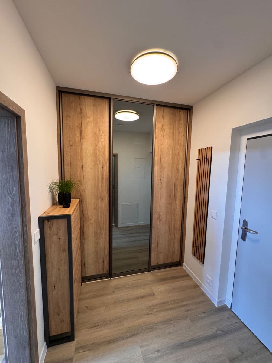 Prenájom bytu 1-izbový 39 m², Hrabovská, Praha, Praha Prenájom bytu 1-izbový 39 m², Hrabovská, Praha, Praha