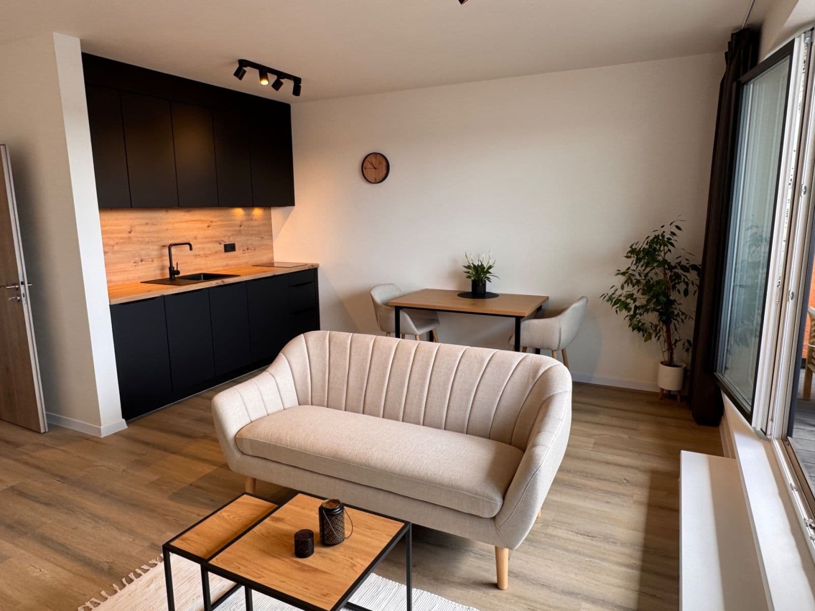 Prenájom bytu 1-izbový 39 m², Hrabovská, Praha, Praha Prenájom bytu 1-izbový 39 m², Hrabovská, Praha, Praha