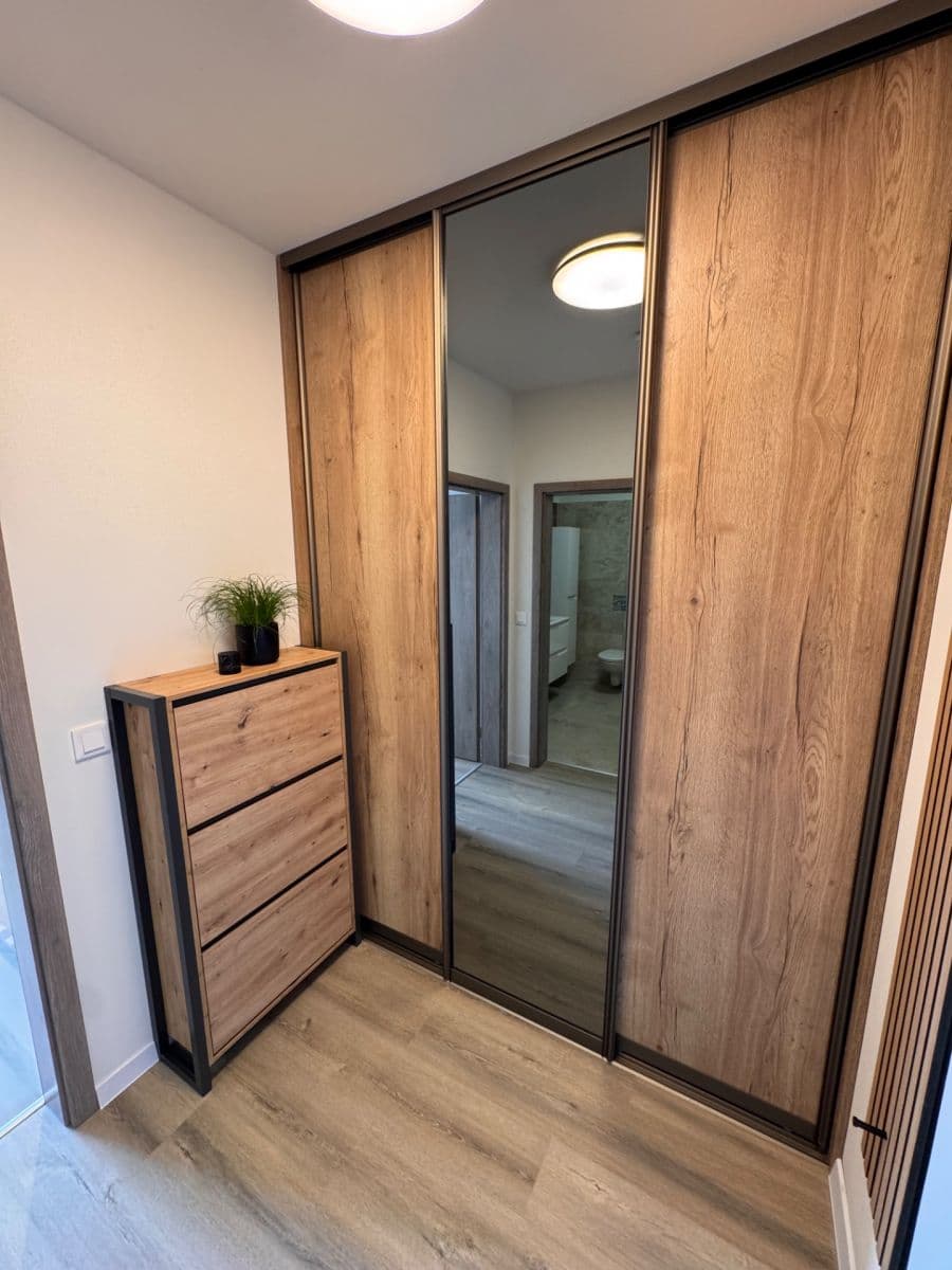 Prenájom bytu 1-izbový 39 m², Hrabovská, Praha, Praha Prenájom bytu 1-izbový 39 m², Hrabovská, Praha, Praha