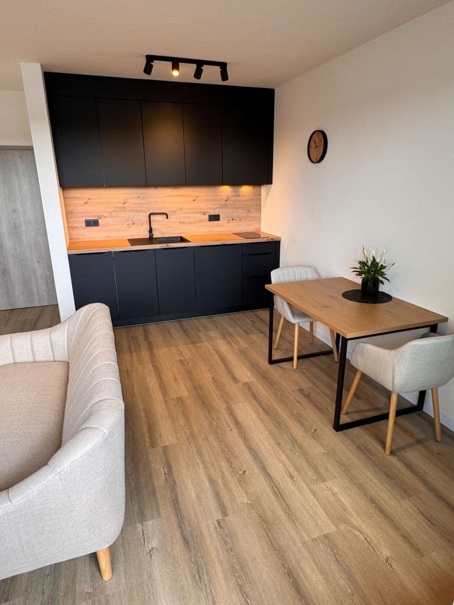 Prenájom bytu 1-izbový 39 m², Hrabovská, Praha, Praha Prenájom bytu 1-izbový 39 m², Hrabovská, Praha, Praha