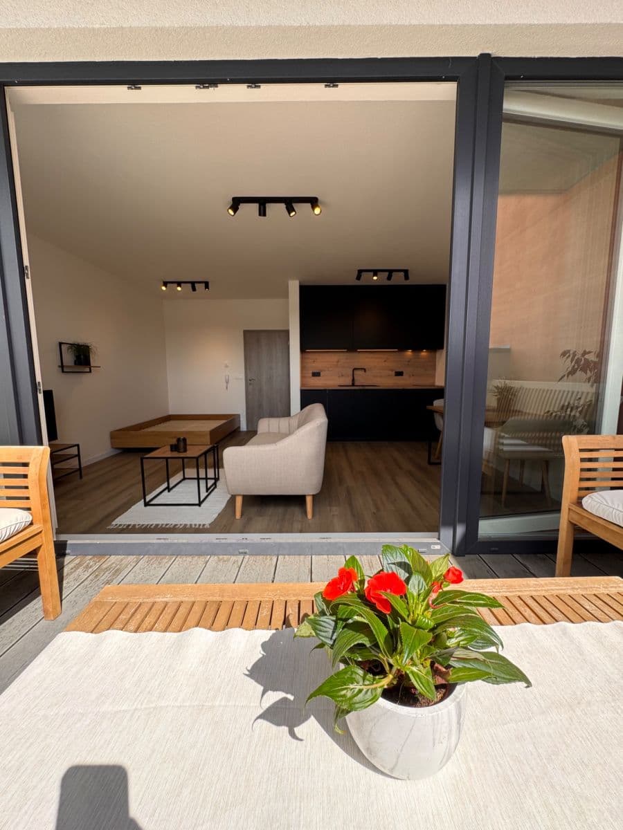 Prenájom bytu 1-izbový 39 m², Hrabovská, Praha, Praha Prenájom bytu 1-izbový 39 m², Hrabovská, Praha, Praha