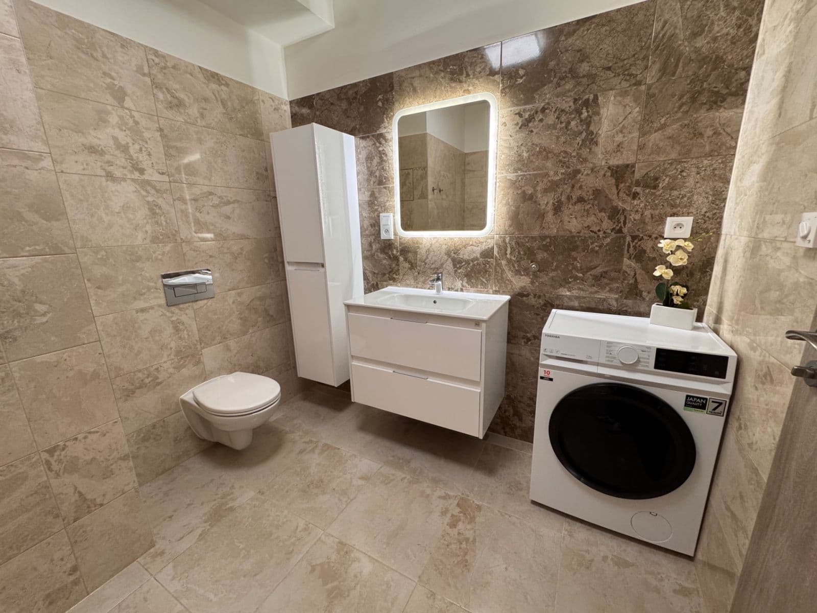 Prenájom bytu 1-izbový 39 m², Hrabovská, Praha, Praha Prenájom bytu 1-izbový 39 m², Hrabovská, Praha, Praha