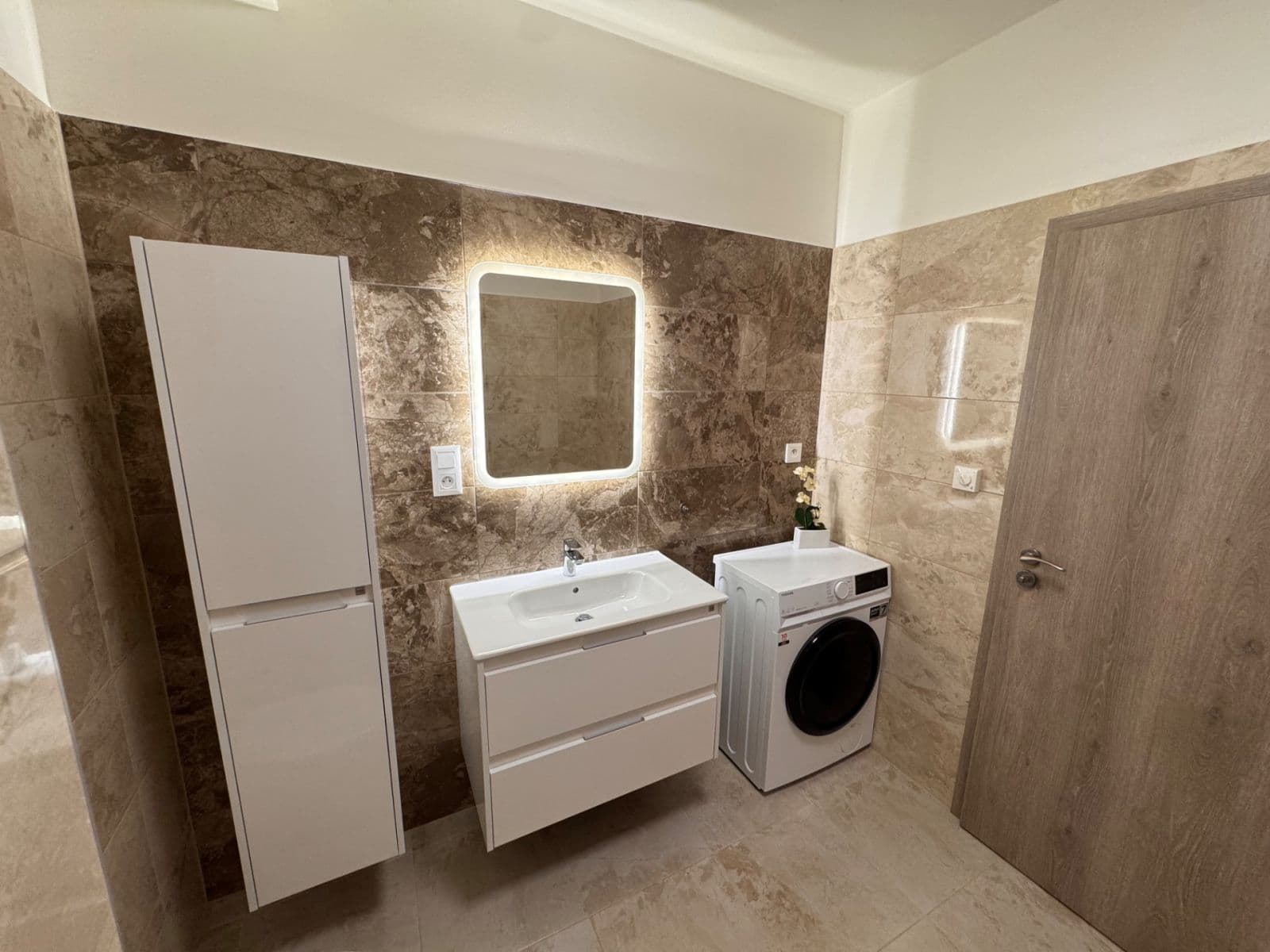 Prenájom bytu 1-izbový 39 m², Hrabovská, Praha, Praha Prenájom bytu 1-izbový 39 m², Hrabovská, Praha, Praha