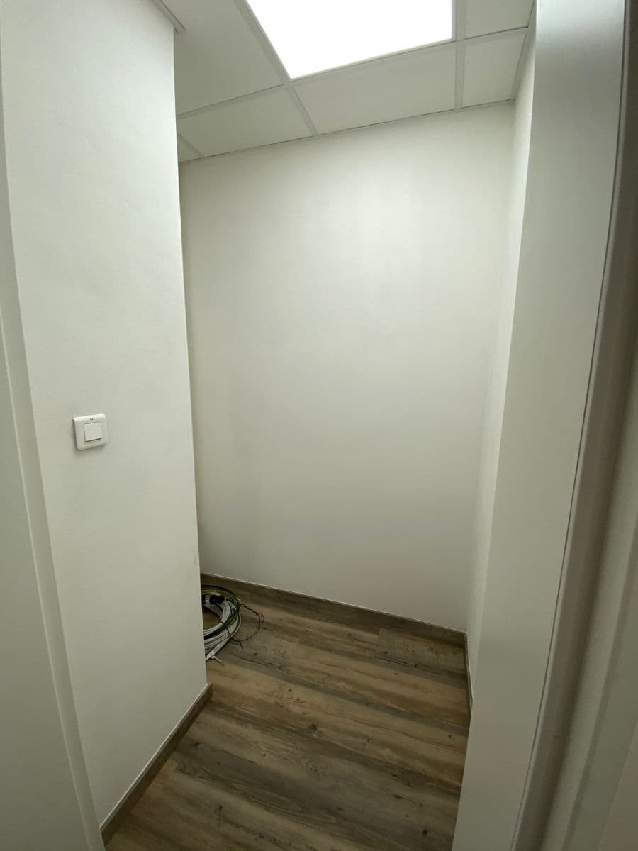 Prenájom nebytového priestoru 111 m², Karlínské náměstí, Praha, Praha Prenájom nebytového priestoru 111 m², Karlínské náměstí, Praha, Praha